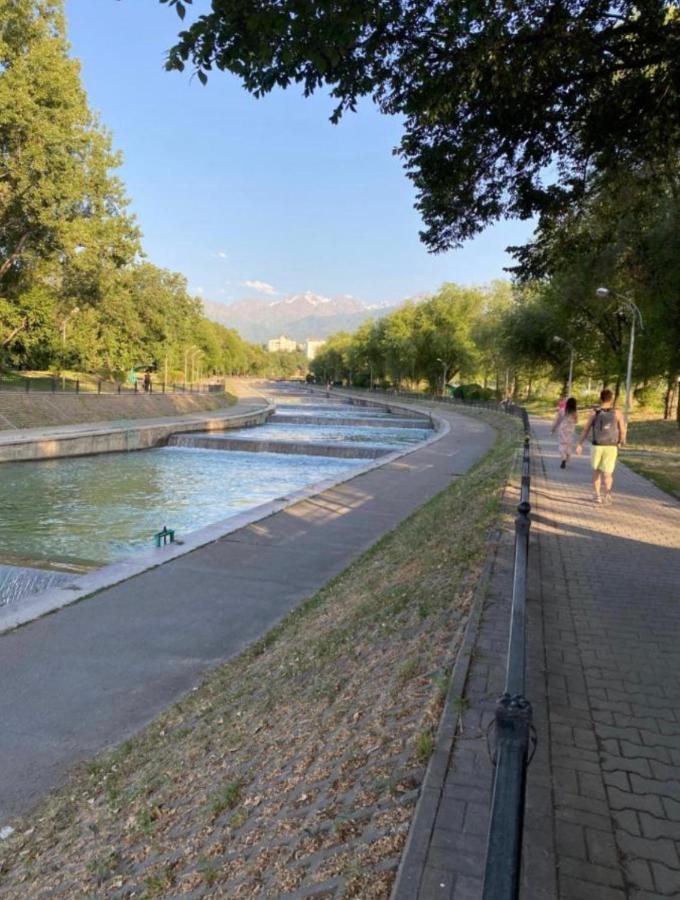 Отличная Квартира Со Всеми Удобствами. Almaty Exterior foto